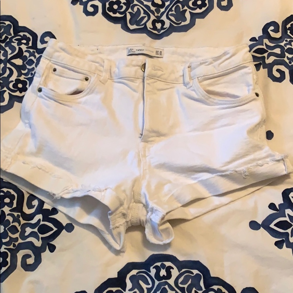 Zara high rise white stretchy shorts size 6